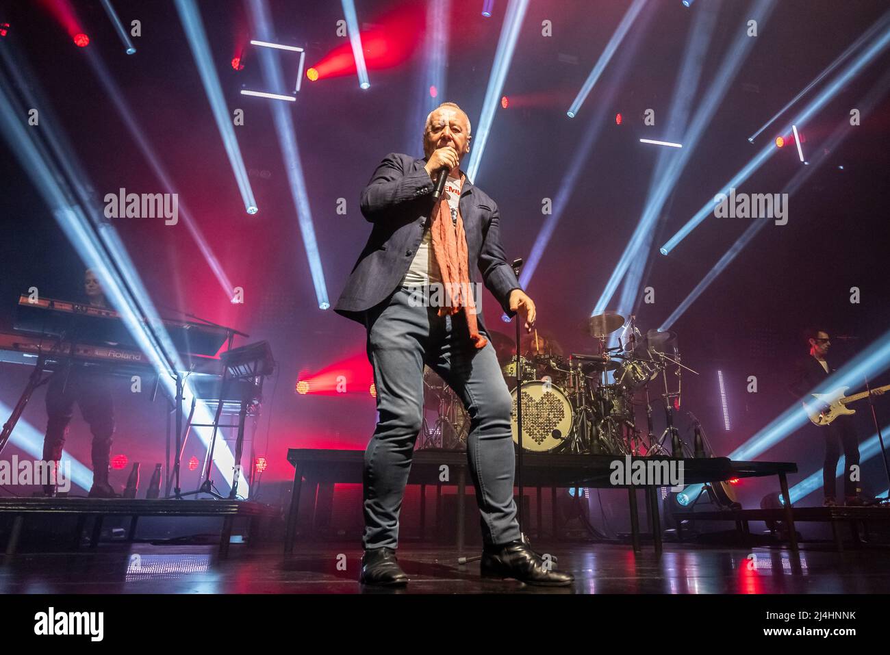 Hull, Regno Unito. 15th Apr 2022. Simple Minds si esibiscono alla Bonus Arena come parte del loro 40 anni anniversario tour 2022. Credit: Gary Stafford/Alamy Live News Foto Stock