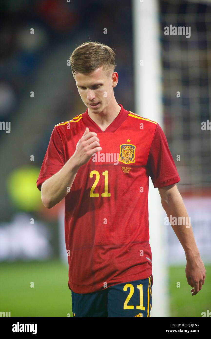 Dani Olmo di Spagna reagisce durante la partita internazionale amichevole tra Spagna e Islanda al Riazor Stadium il 29 marzo 2022 a la Coruna, Spagna Foto Stock