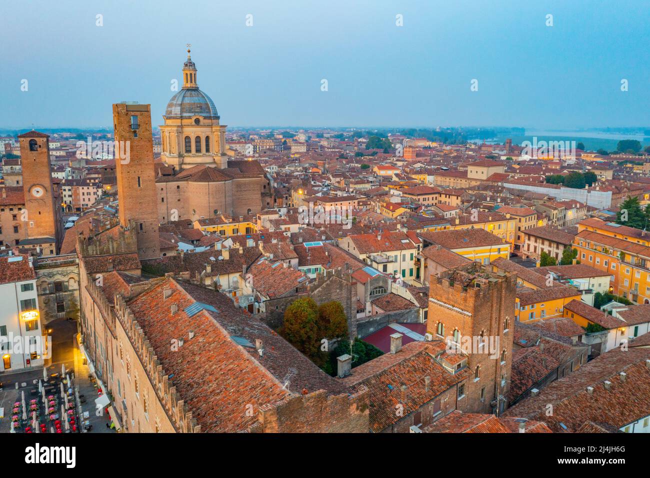 Veduta aerea della Basilica di Sant'Andrea a Mantova. Foto Stock