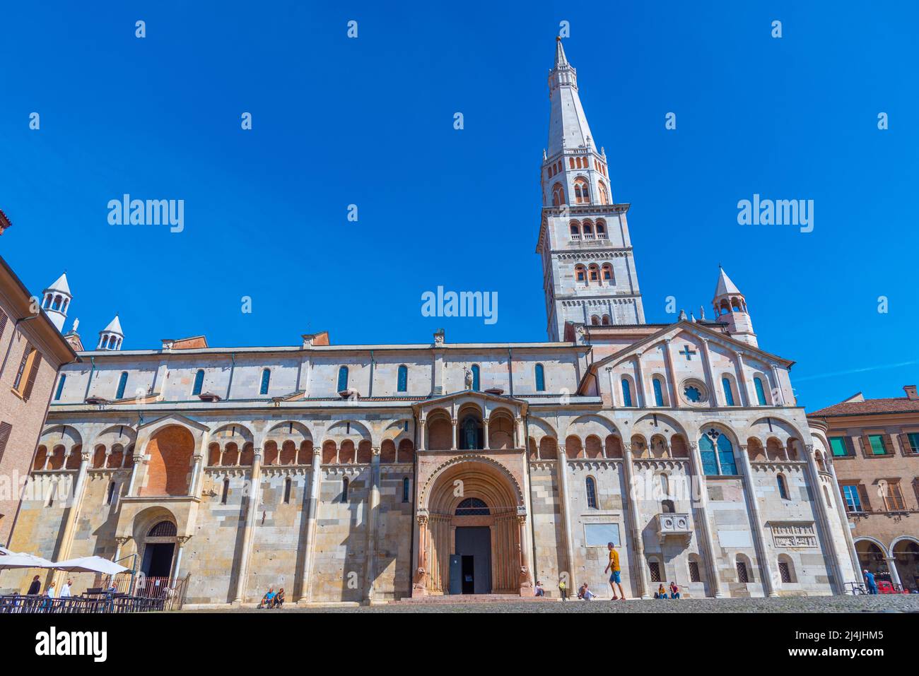 Vista del Duomo di Modena e della torre Ghirlandina in Italia. Foto Stock