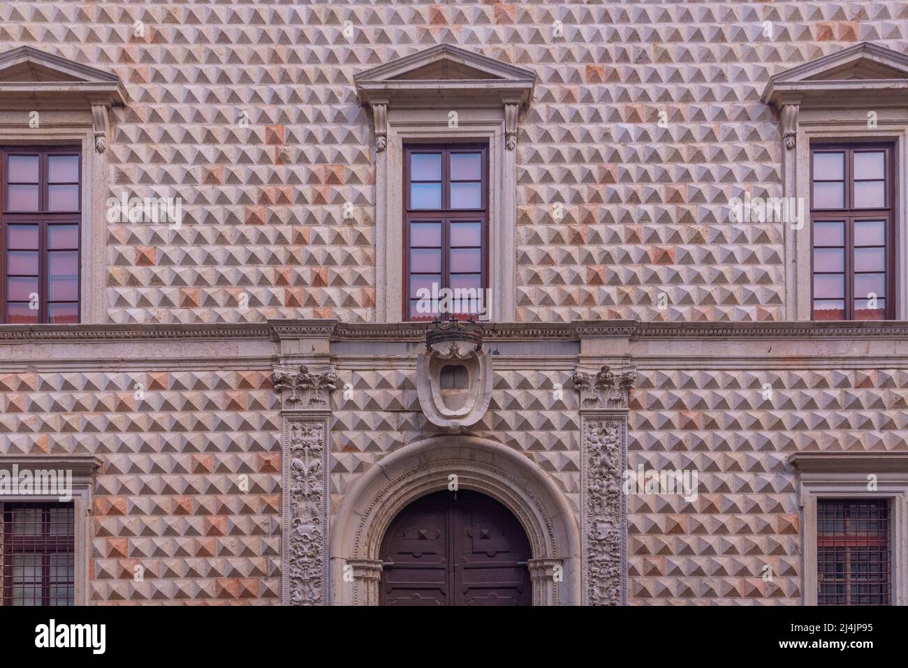Palazzo dei Diamanti nel comune italiano di Ferrara. Foto Stock