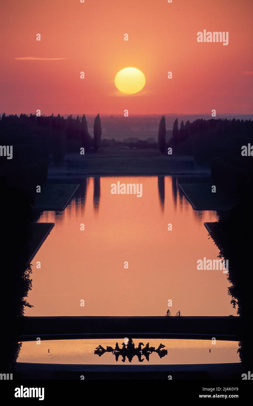 Francia. Yvelines (78) Reggia di Versailles: Nella grande prospettiva dell'asse del Sole, foto aerea del bacino di Apollon e del Canal Grande Foto Stock
