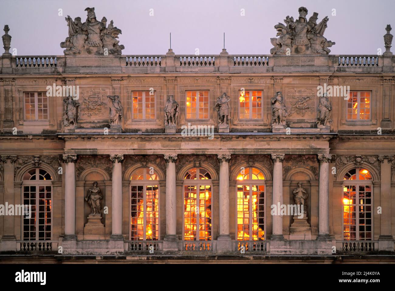 Francia. Yvelines (78) Palazzo di Versailles. La Galerie des Glaces (Sala degli specchi), capolavoro decorativo la cui realizzazione è stata diretta da le Brun Foto Stock