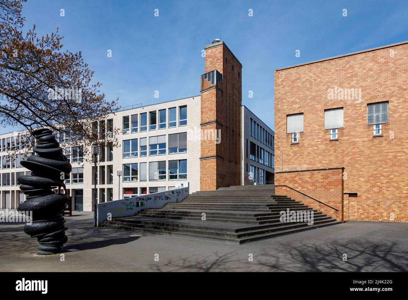 Scultura presso l'ufficio distrettuale di Viersen, a sinistra l'amministrazione cittadina Foto Stock