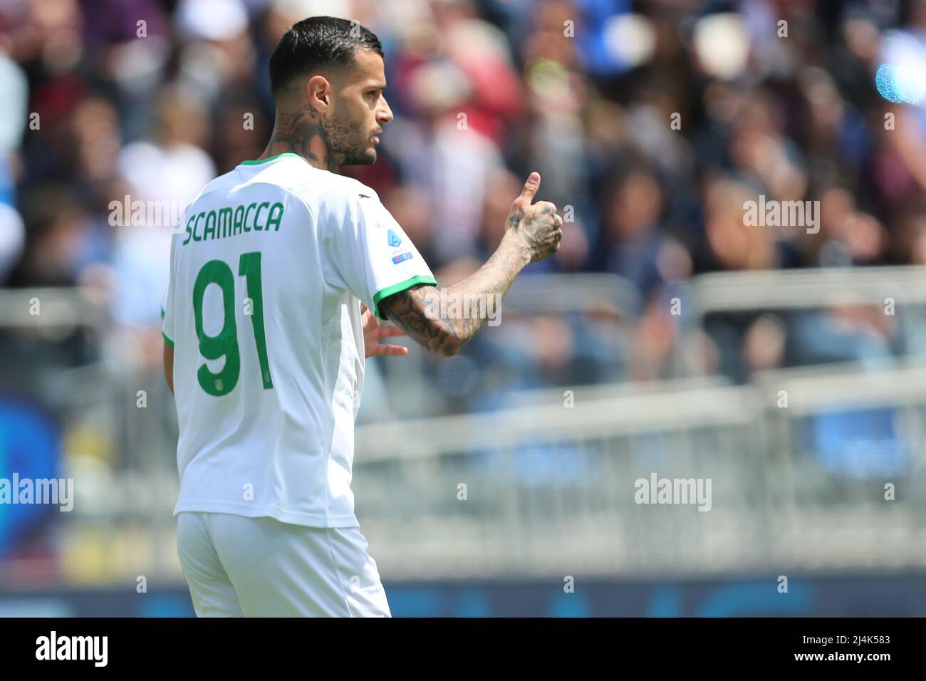 Gianluca Scamacca degli Stati Uniti SASSUOLO reagisce durante la serie A match tra Cagliari Calcio e US Sassuolo alla Sardegna Arena il 16 aprile 2022 a Cagliari. Foto Stock