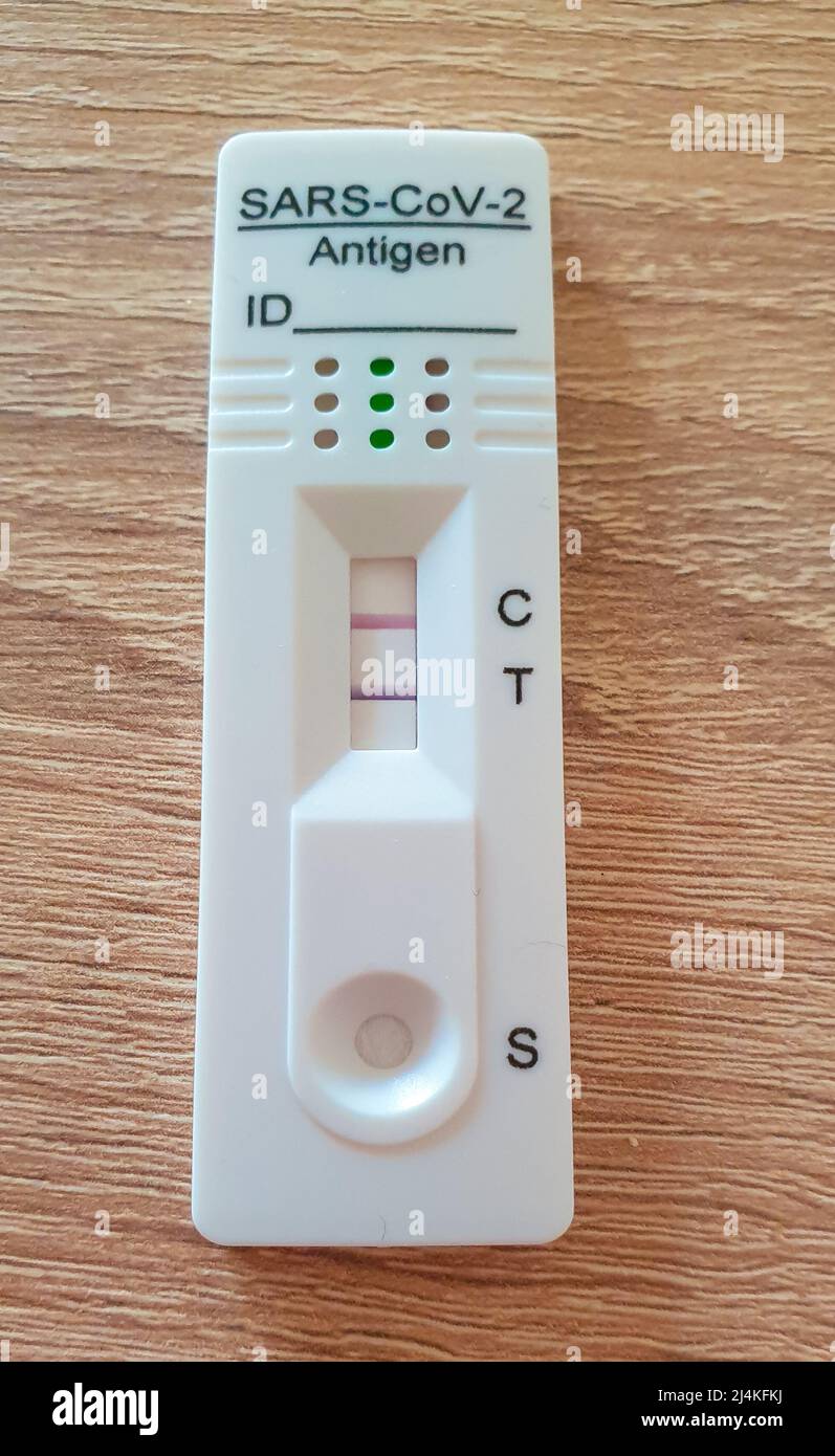 Risultato positivo del test corona Foto Stock