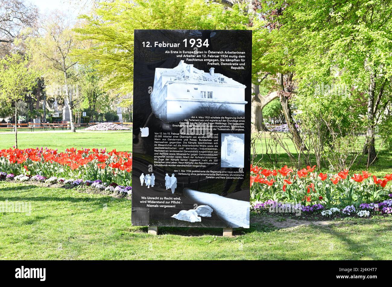 Vienna, Austria. Commemorazione del 1934 febbraio. Targa commemorativa nel parco del municipio vicino al municipio di Vienna Foto Stock