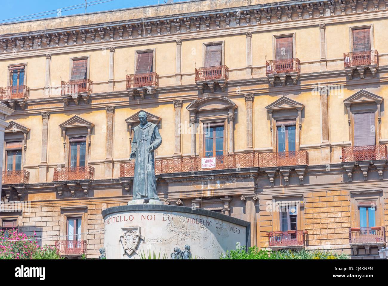 Catania, Italia, 5 settembre 2021: Monumento del cardinale Dusmet a Catania, Sicilia, Italia. Foto Stock