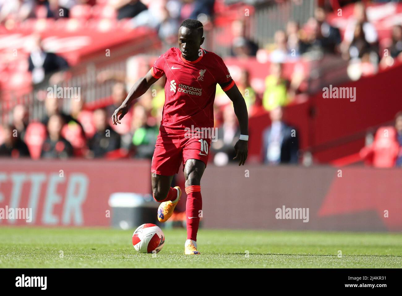 Londra, Regno Unito. 16th Apr 2022. Sadio Mane di Liverpool in azione. La Emirates fa Cup, semifinale, Manchester City contro Liverpool al Wembley Stadium di Londra sabato 16th aprile 2022. Questa immagine può essere utilizzata solo per scopi editoriali. Solo per uso editoriale, licenza richiesta per uso commerciale. No use in scommesse, giochi o un singolo club/campionato/giocatore publications.pic di Andrew Orchard/Andrew Orchard sport photography/Alamy Live News Credit: Andrew Orchard sport photography/Alamy Live News Foto Stock