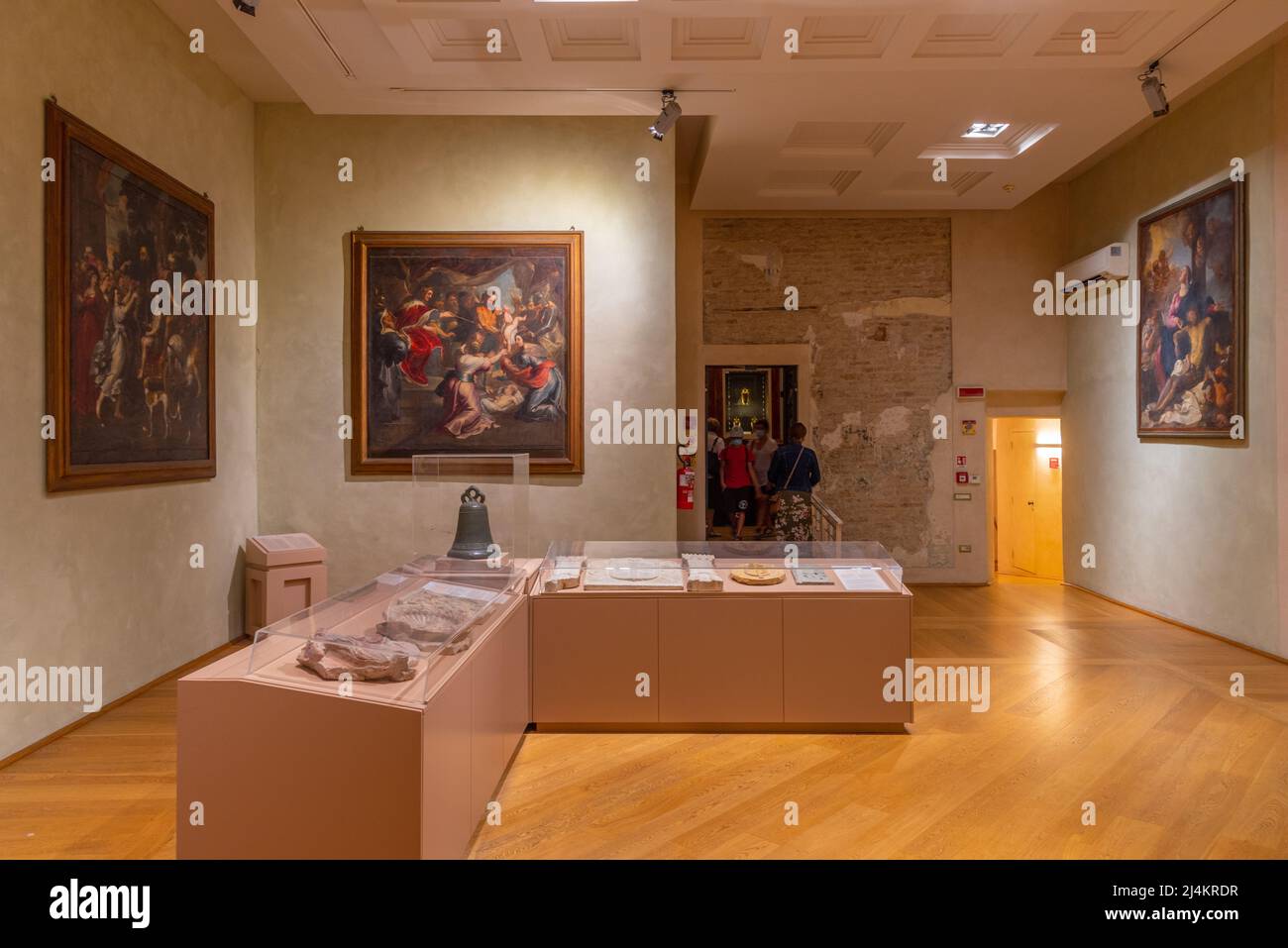 Ravenna, Italia, 31 agosto 2021: Interno del museo arcivescovile nella città italiana Ravenna. Foto Stock