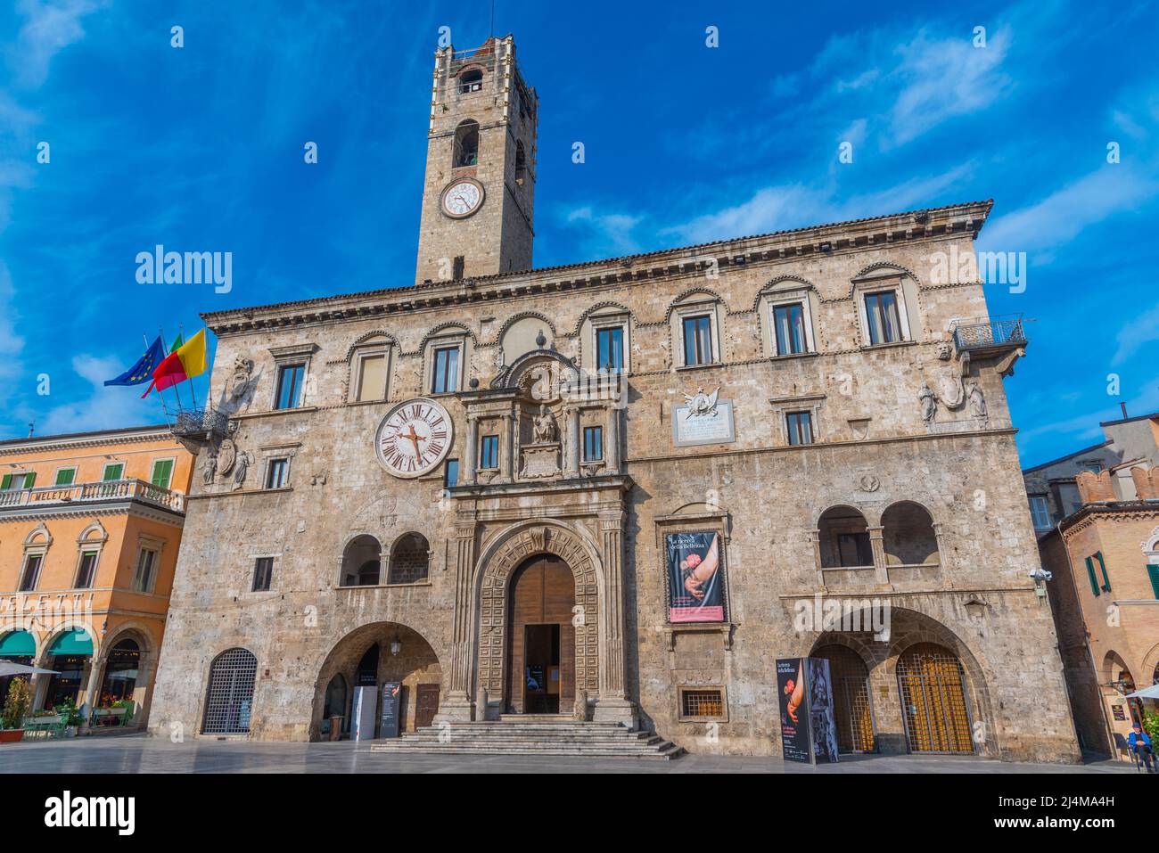 Ascoli Piceno, Italia, 29 settembre 2021: Palazzo dei Capitani del Popolo nel comune italiano Ascoli Piceno. Foto Stock