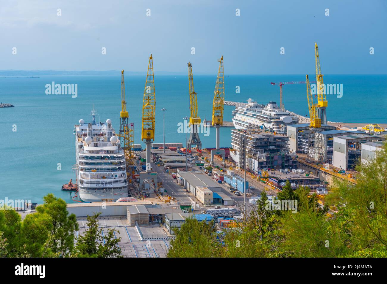 Ancona, Italia, 26 settembre 2021: Molo Fincantieri nel porto di Ancona, Italia. Foto Stock