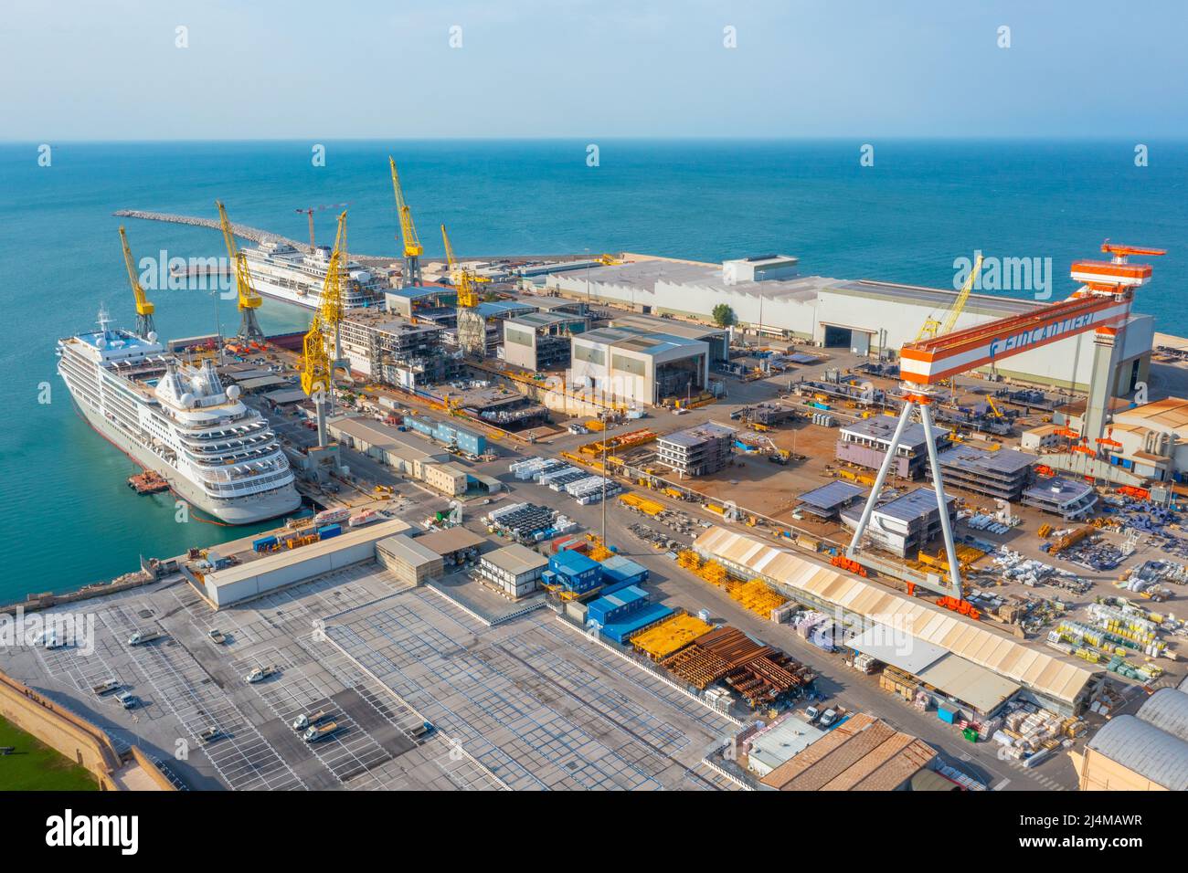 Ancona, Italia, 26 settembre 2021: Molo Fincantieri nel porto di Ancona, Italia. Foto Stock