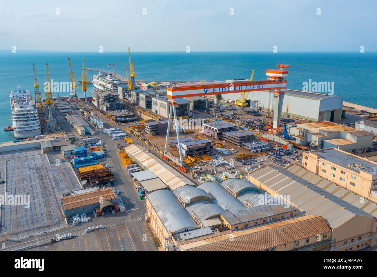 Ancona, Italia, 26 settembre 2021: Molo Fincantieri nel porto di Ancona, Italia. Foto Stock