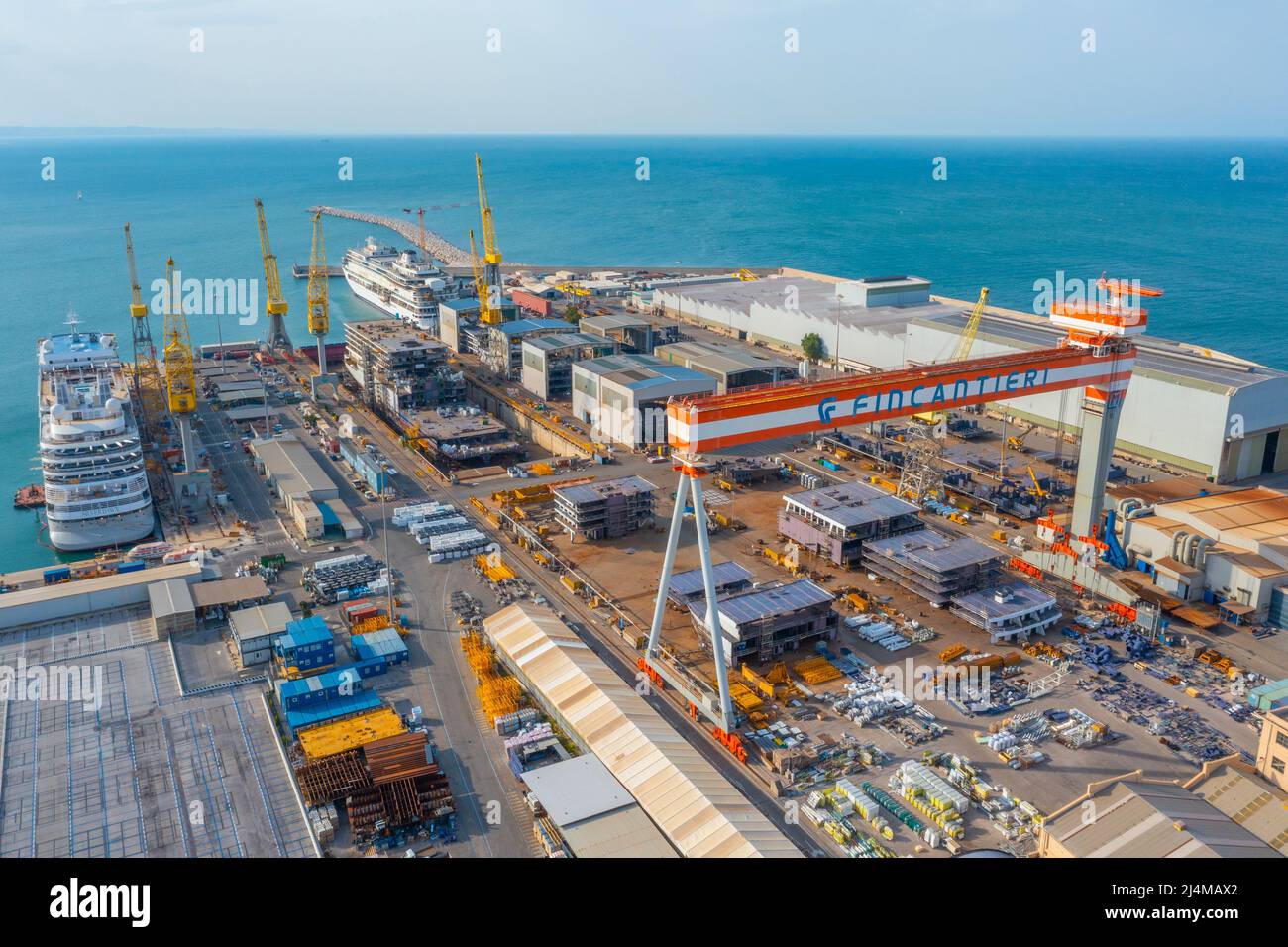 Ancona, Italia, 26 settembre 2021: Molo Fincantieri nel porto di Ancona, Italia. Foto Stock