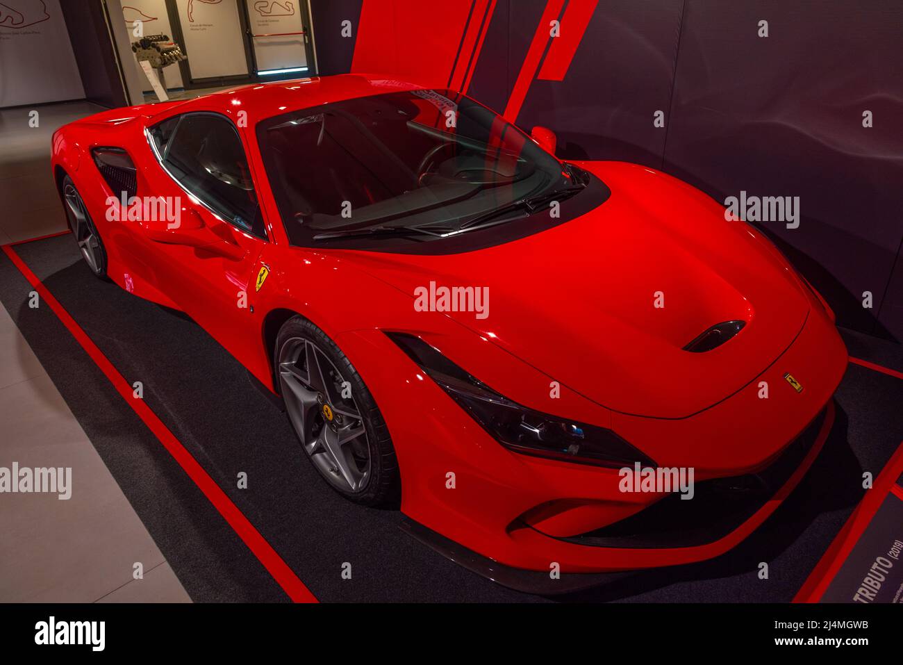 Maranello, Italia, 23 settembre 2021: Ferrari F8 Tributo all'interno del museo Ferrari di Maranello, Italia. Foto Stock