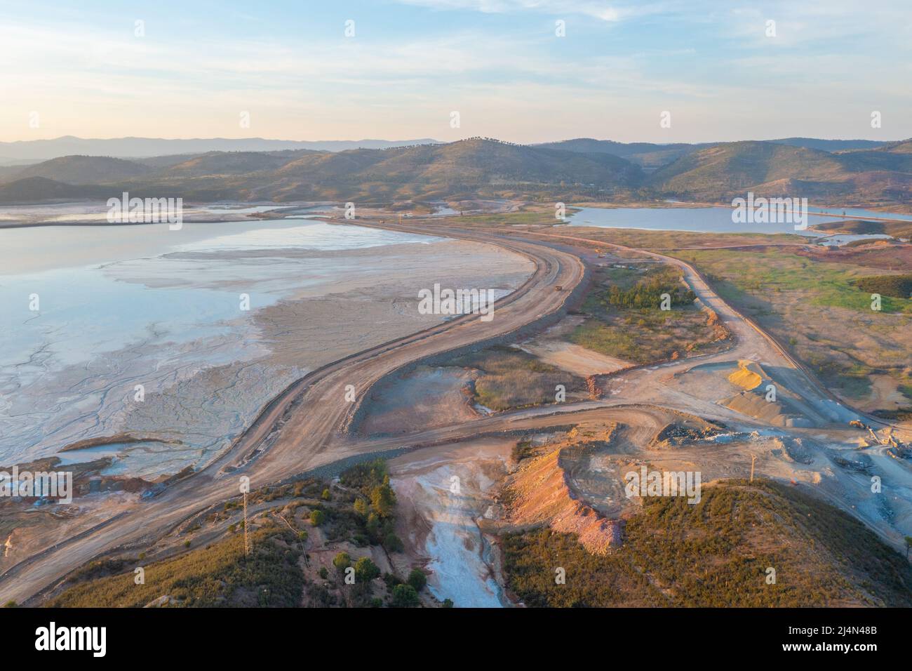 Serbatoio per residui minerari a Minas de Riotinto in Spagna Foto Stock