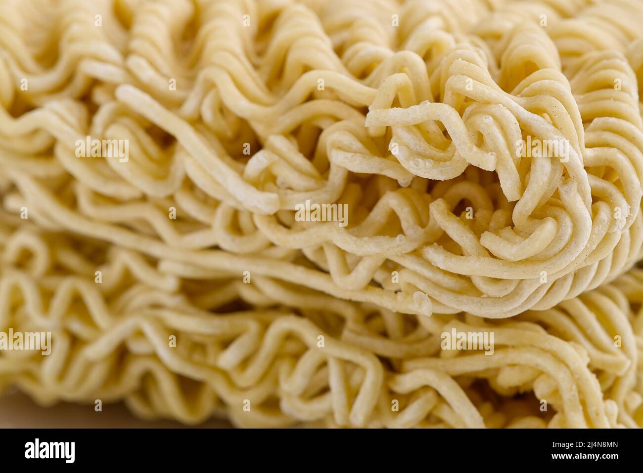 Spaghetti istantanei grezzi. Ravvicinato texture spaghetti istantanei per lo sfondo. Foto Stock