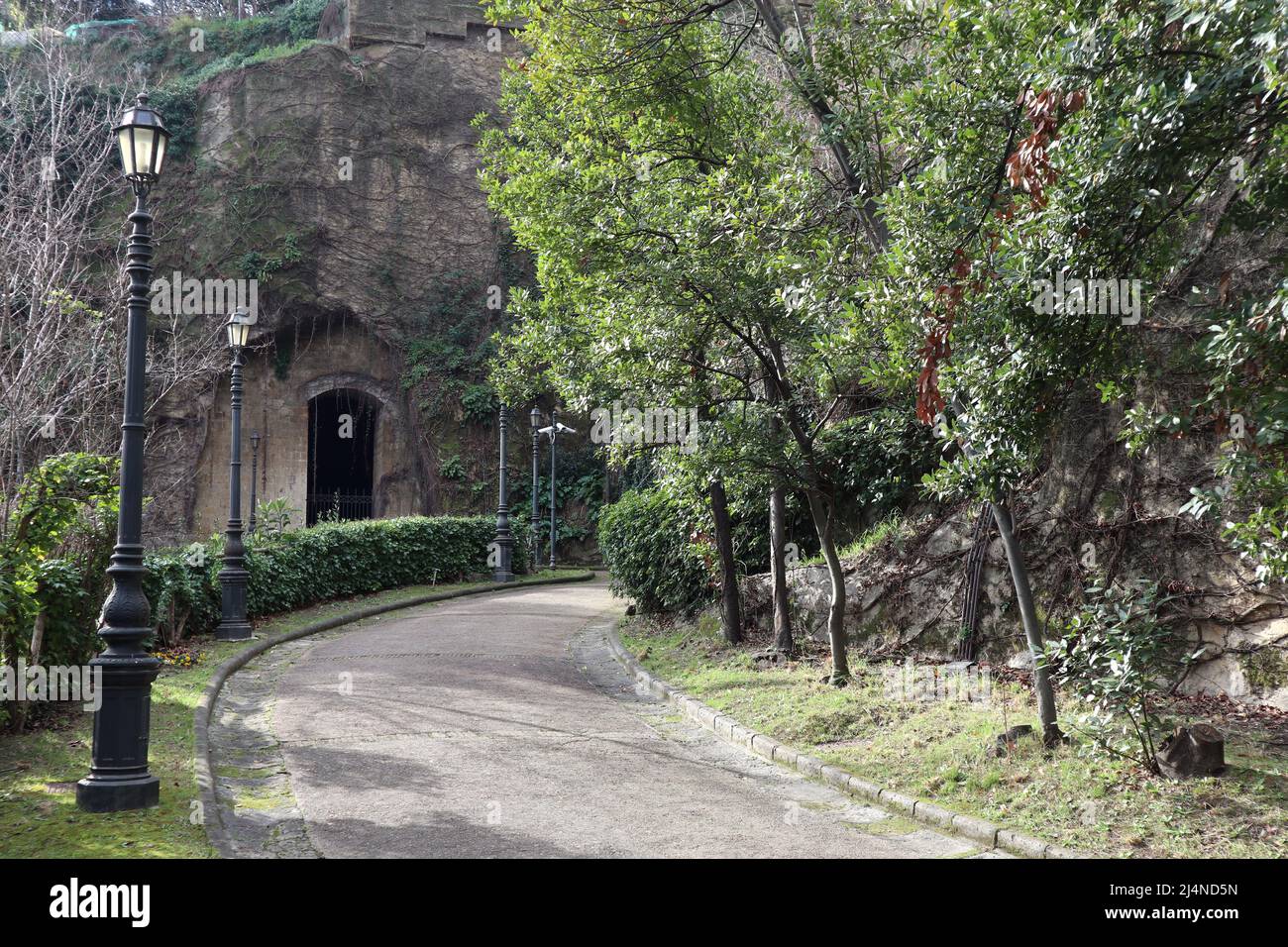 Napoli - Viale nel Parco Vergiliano a Piedigrotta Foto Stock