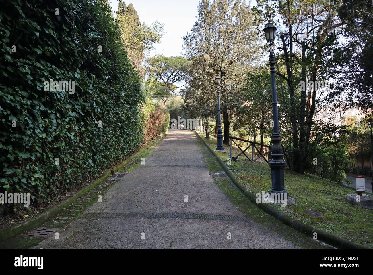 Napoli - Vialetto nel Parco Vergiliano a Piedigrotta Foto Stock