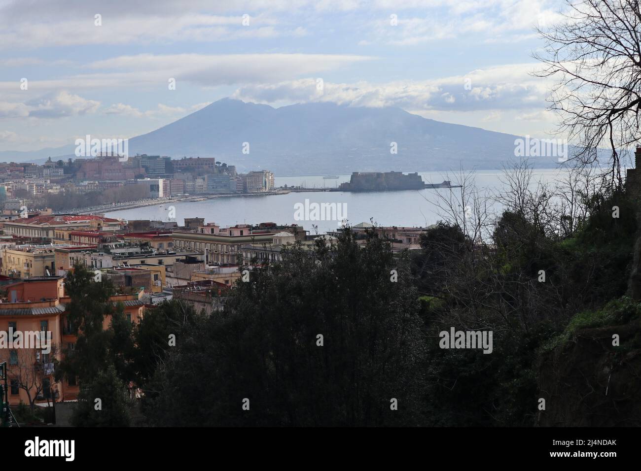 Napoli - Scorcio del Vesuvio dal Parco Vergiliano a Piedigrotta Foto Stock
