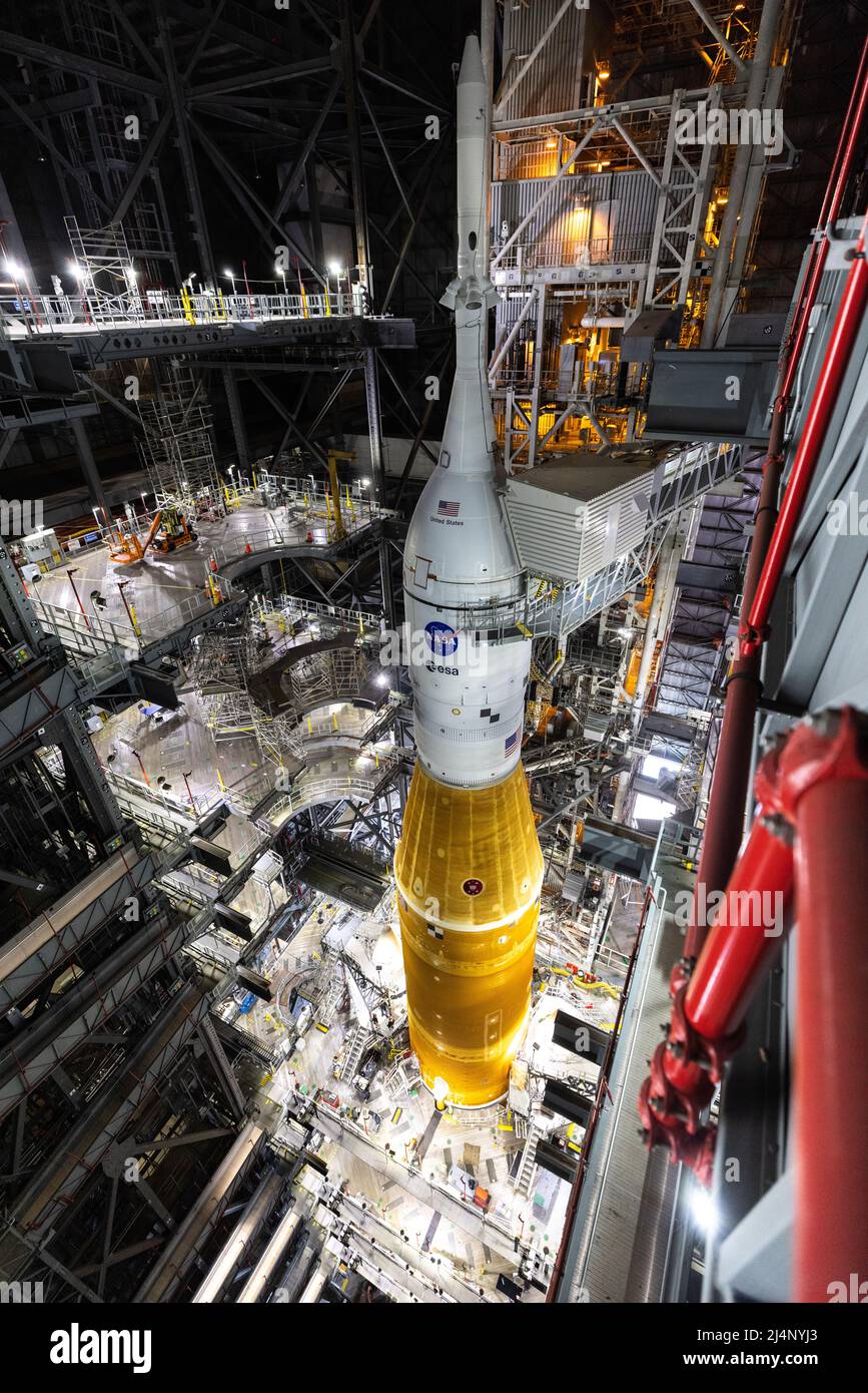KENNEDY SPACE CENTER, FLORIDA, Stati Uniti d'America - 17 marzo 2022 - in questa prospettiva guardando in alto Bay 3 del Vehicle Assembly Building presso il Kennedy Space della NASA Foto Stock