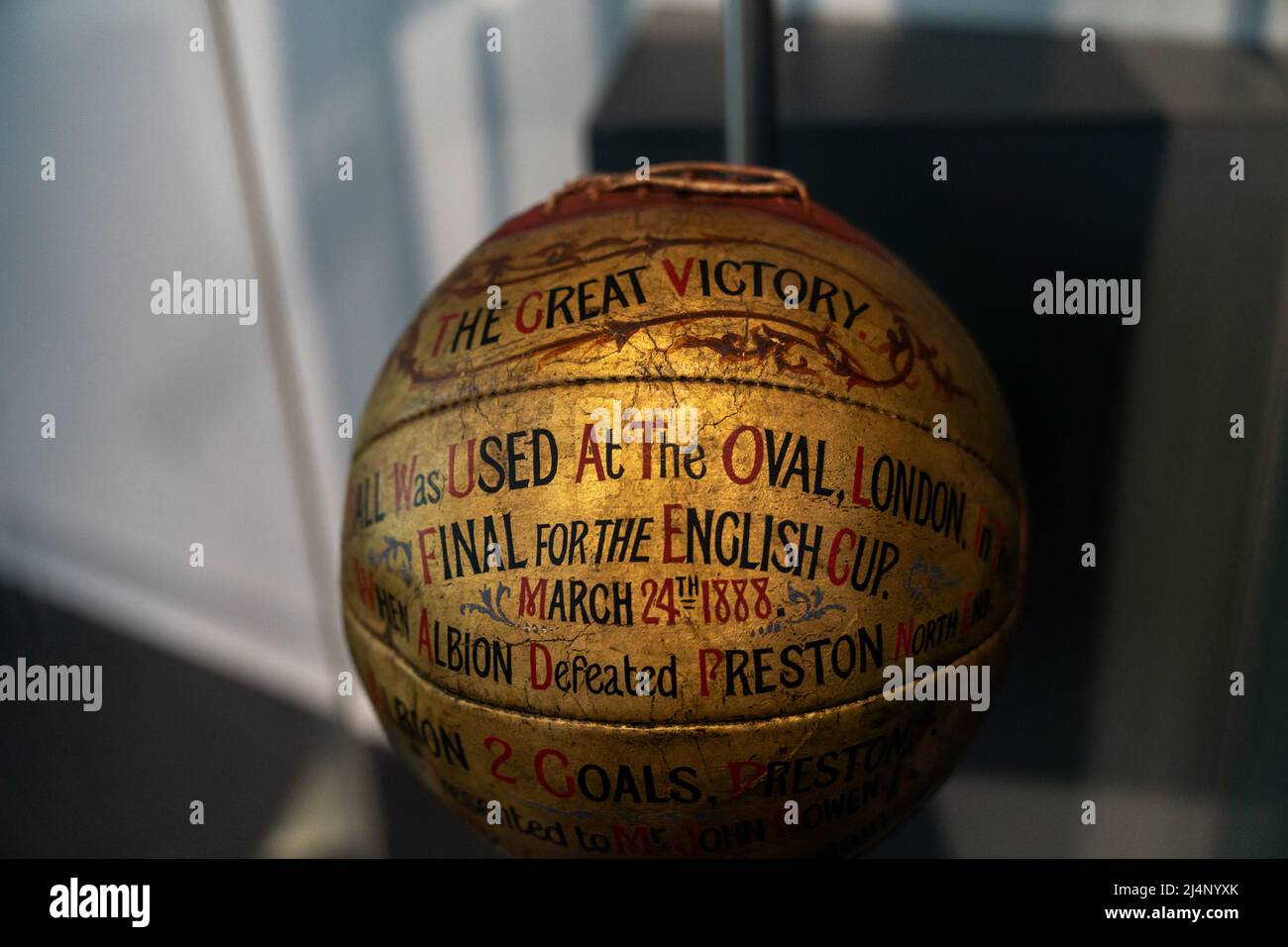 Il museo olimpico e sportivo Qatar, di 19.000 metri quadri, 3-2-1, accanto a uno degli stadi da utilizzare nella Coppa del mondo FIFA 2022, è uno dei musei sportivi più grandi del mondo. Il museo fa parte di un viaggio di oltre un miliardo di dollari da parte del governo del Qatar per costruire lo stato del Golfo in un paradiso culturale insieme alla sua grande spesa per eventi sportivi. Foto Stock