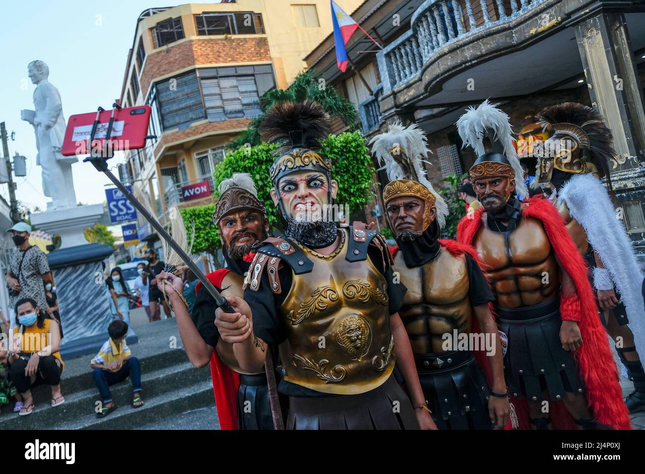 BOAC, Filippine - Aprile 2022: Partecipanti al Festival dei Moriones tenutosi durante la settimana Santa in BOAC il 15 Aprile 2022 a Marinduque, Filippine. Foto Stock