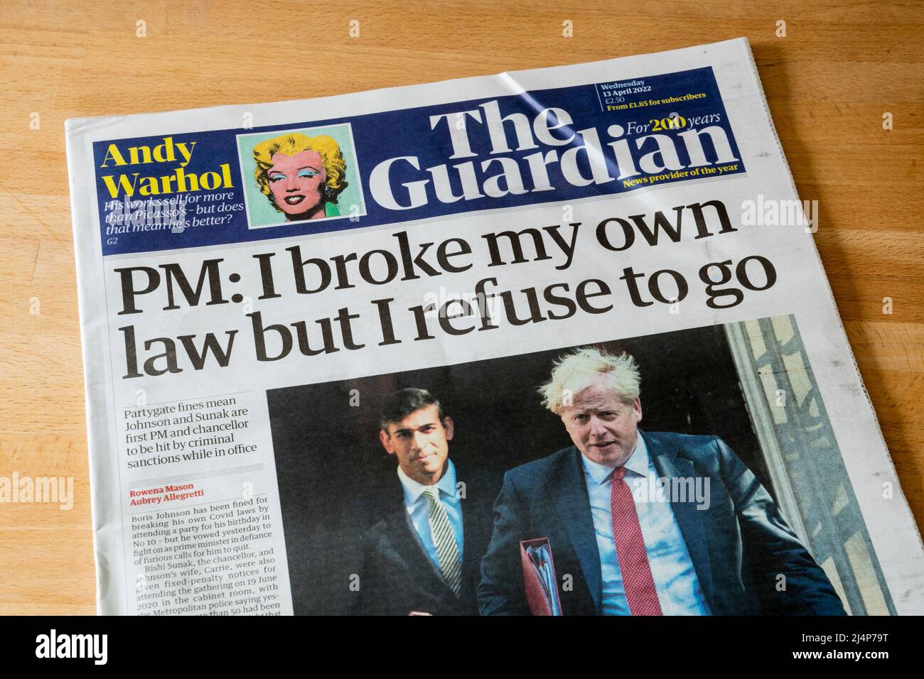 Guardian headline del 13 aprile legge PM: Ho violato la mia legge, ma mi rifiuto di andare. Risposta a Johnson che è stato multato per le parti durante il blocco COVID. Foto Stock