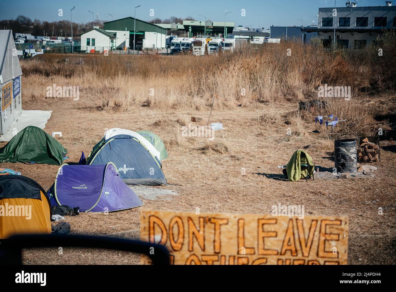 Medyka, Polonia - 24 marzo 2022: Campo profughi al valico di frontiera ucraino-polacco a Medyka. Persone che fuggono dalla guerra in Ucraina Foto Stock