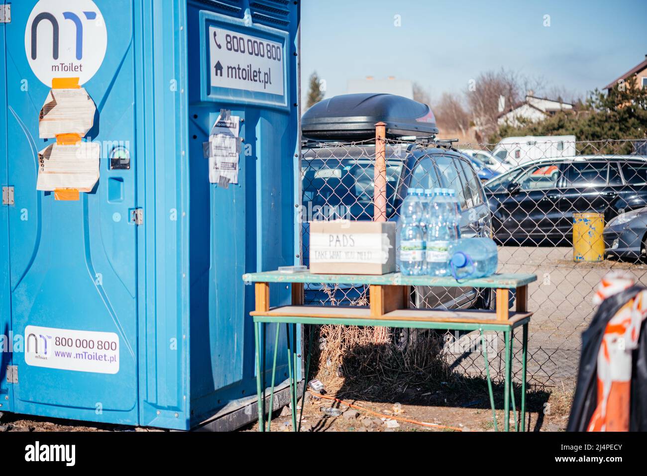 Medyka, Polonia - 24 marzo 2022: Campo profughi al valico di frontiera ucraino-polacco a Medyka. Persone che fuggono dalla guerra in Ucraina Foto Stock