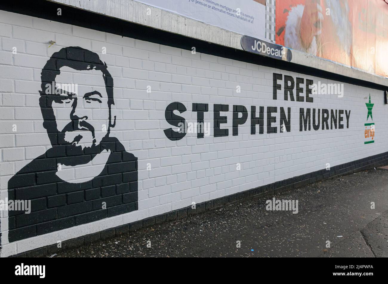 Il murale alla pace internazionale a parete, Belfast da Eirigi chiedeva il rilascio di Stephen Murney Foto Stock