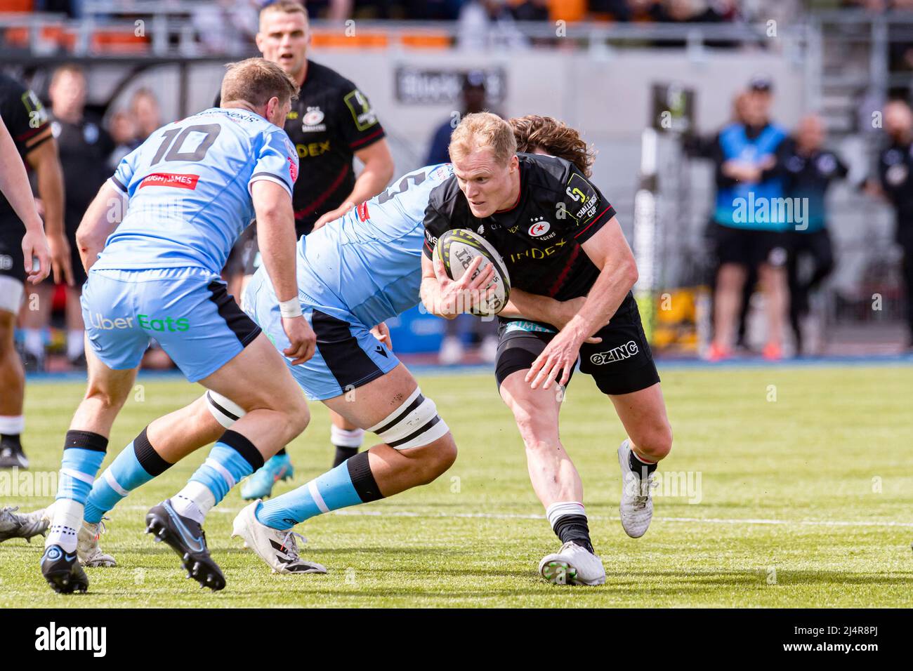 LONDRA, REGNO UNITO. 17th, Apr 2022. Aled Davies di Saracens (a destra) è affrontata durante LA partita DELLA Coppa di sfida EPCR tra Saracens vs Cardiff Blues allo StoneX Stadium di domenica 17 aprile 2022. LONDRA INGHILTERRA. Credit: Taka G Wu/Alamy Live News Foto Stock