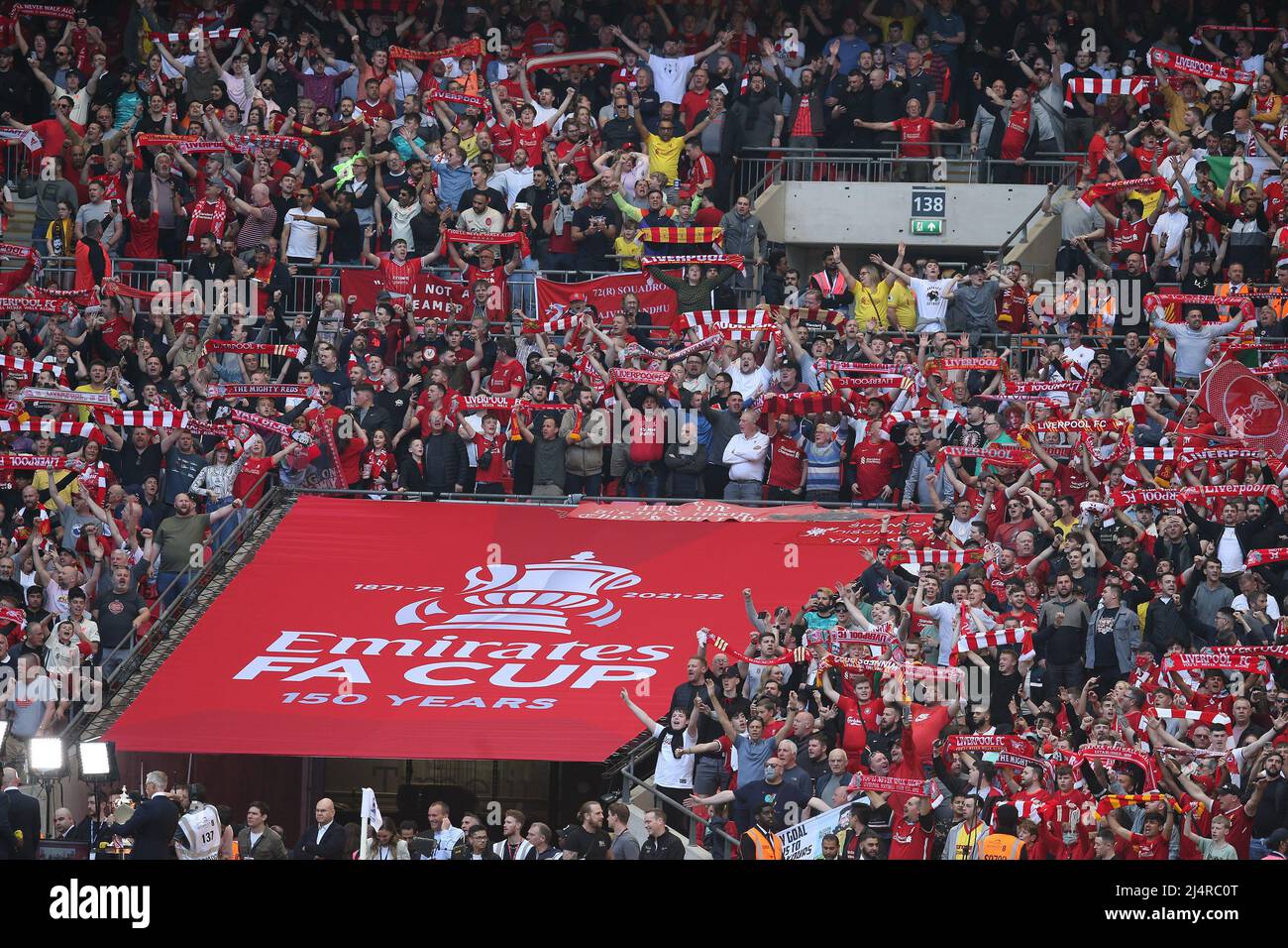 Londra, Regno Unito. 16th Apr 2022. Liverpool tifosi prima di k/o.. La Emirates fa Cup, semifinale, Manchester City contro Liverpool al Wembley Stadium di Londra sabato 16th aprile 2022. Questa immagine può essere utilizzata solo per scopi editoriali. Solo per uso editoriale, licenza richiesta per uso commerciale. No use in scommesse, giochi o un singolo club/campionato/giocatore publications.pic di Andrew Orchard/Andrew Orchard sport photography/Alamy Live News Credit: Andrew Orchard sport photography/Alamy Live News Foto Stock