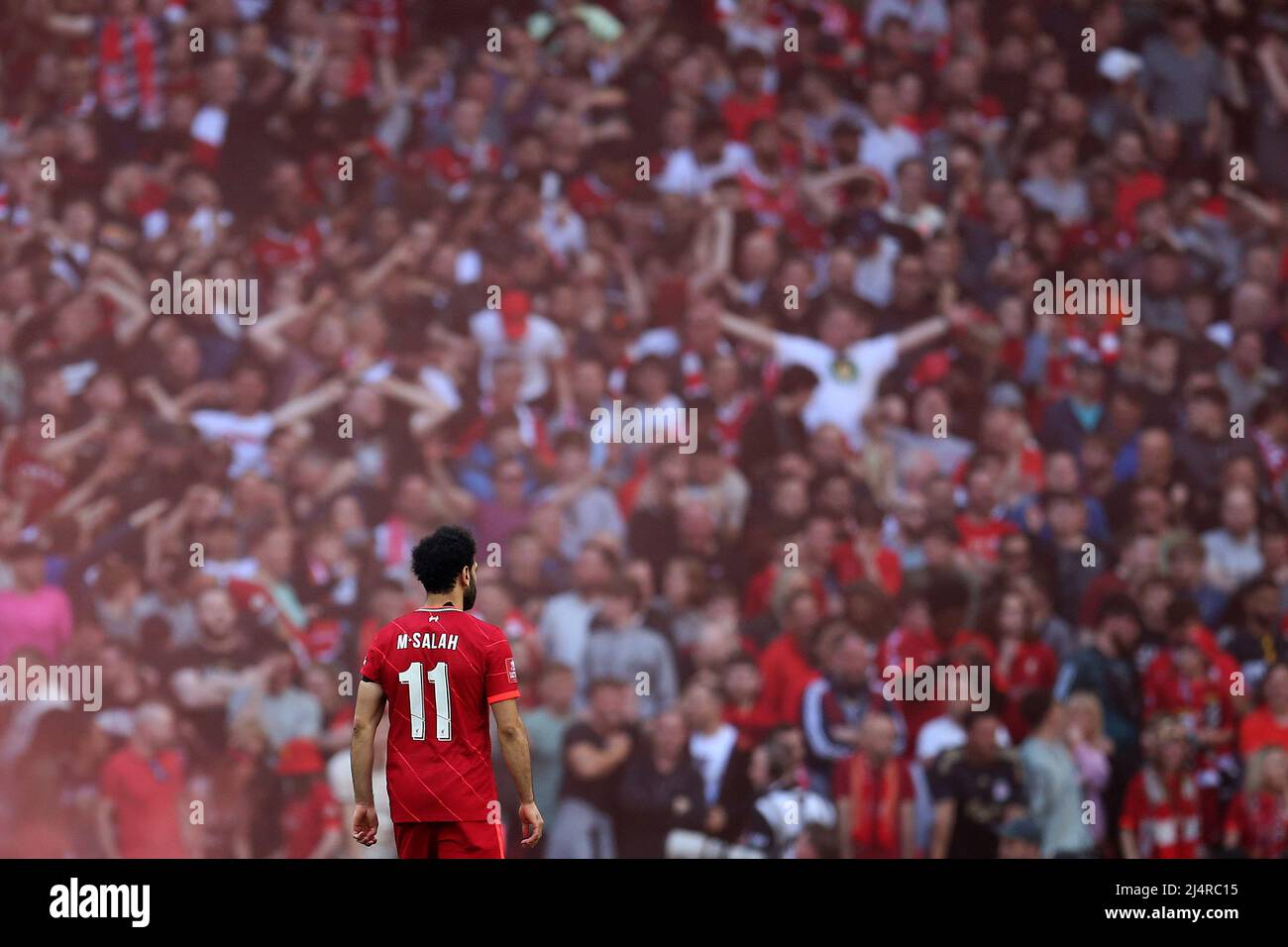 Londra, Regno Unito. 16th Apr 2022. Mohamed Salah di Liverpool guarda avanti. La Emirates fa Cup, semifinale, Manchester City contro Liverpool al Wembley Stadium di Londra sabato 16th aprile 2022. Questa immagine può essere utilizzata solo per scopi editoriali. Solo per uso editoriale, licenza richiesta per uso commerciale. No use in scommesse, giochi o un singolo club/campionato/giocatore publications.pic di Andrew Orchard/Andrew Orchard sport photography/Alamy Live News Credit: Andrew Orchard sport photography/Alamy Live News Foto Stock