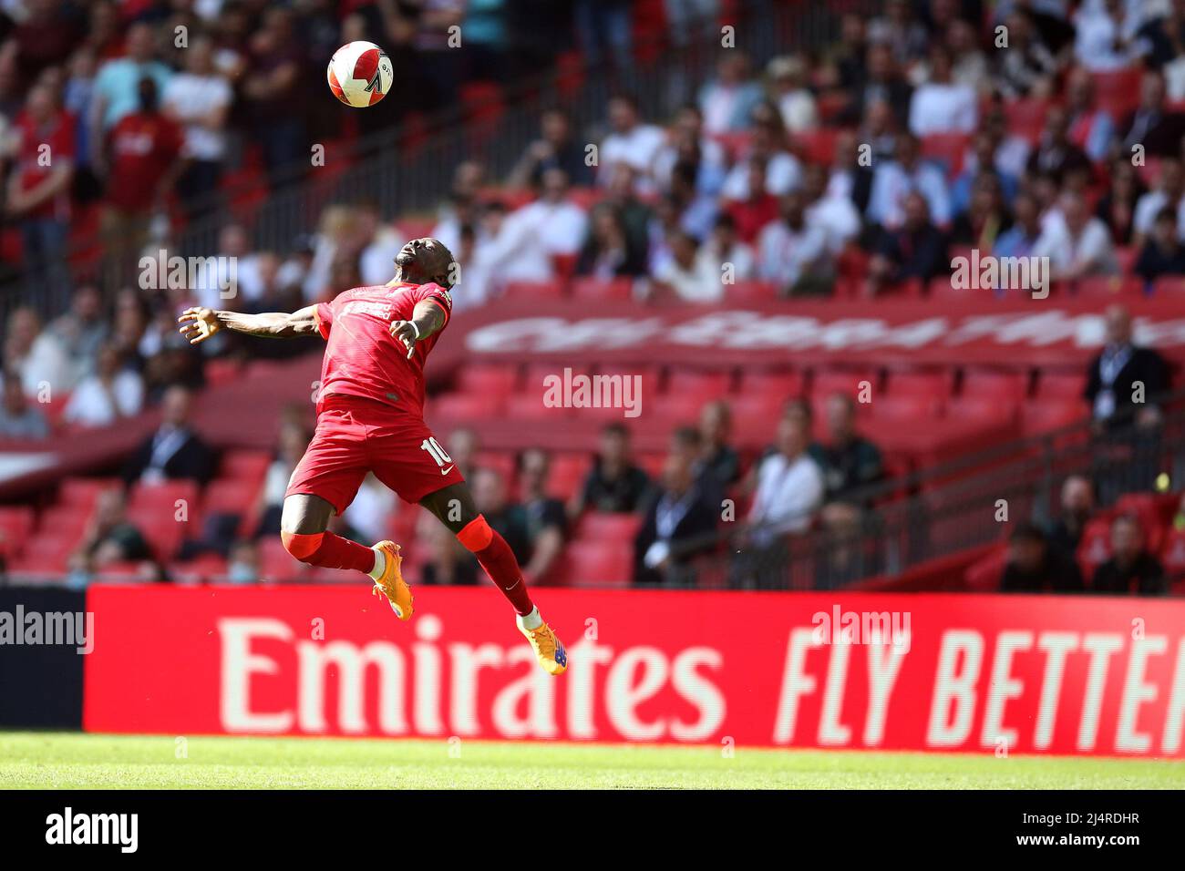 Londra, Regno Unito. 16th Apr 2022. Sadio Mane di Liverpool in azione.The Emirates fa Cup, semifinale, Manchester City / Liverpool al Wembley Stadium di Londra sabato 16th aprile 2022.questa immagine può essere utilizzata solo per scopi editoriali. Solo per uso editoriale, licenza richiesta per uso commerciale. No use in scommesse, giochi o un singolo club/campionato/giocatore publications.pic di Andrew Orchard/Andrew Orchard sport photography/Alamy Live News Credit: Andrew Orchard sport photography/Alamy Live News Foto Stock