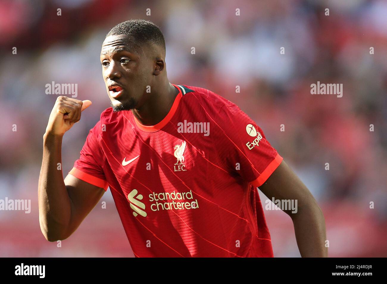 Londra, Regno Unito. 16th Apr 2022. Ibrahima Konate di Liverpool guarda avanti. La Emirates fa Cup, semifinale, Manchester City contro Liverpool al Wembley Stadium di Londra sabato 16th aprile 2022. Questa immagine può essere utilizzata solo per scopi editoriali. Solo per uso editoriale, licenza richiesta per uso commerciale. No use in scommesse, giochi o un singolo club/campionato/giocatore publications.pic di Andrew Orchard/Andrew Orchard sport photography/Alamy Live News Credit: Andrew Orchard sport photography/Alamy Live News Foto Stock