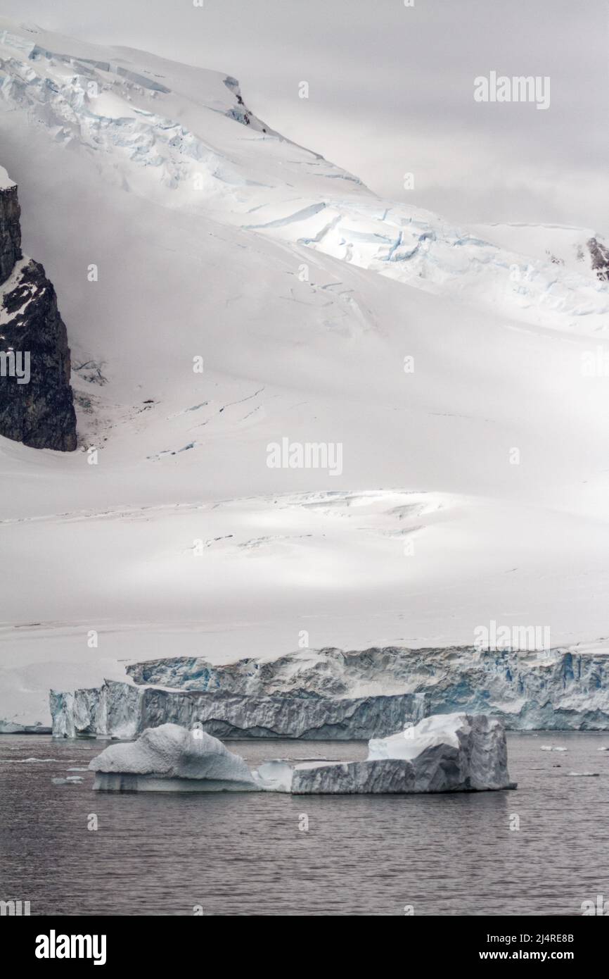 Crociera in Antartide - Penisola Antartica - Arcipelago Palmer. Canale Neumayer. Riscaldamento globale - paesaggio da favola Foto Stock