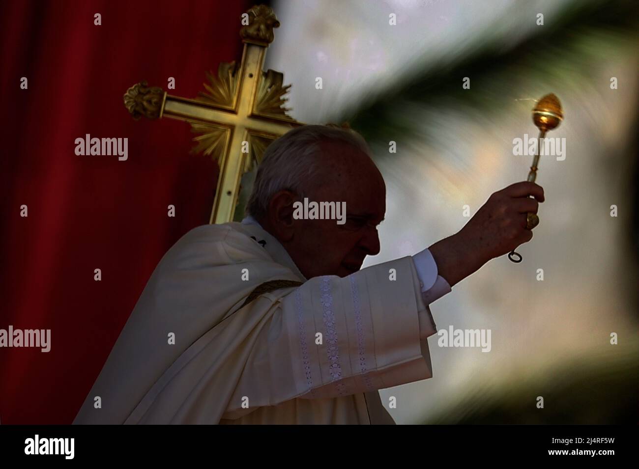 Papa francesco messa di pasqua 2022 in piazza san pietro immagini e