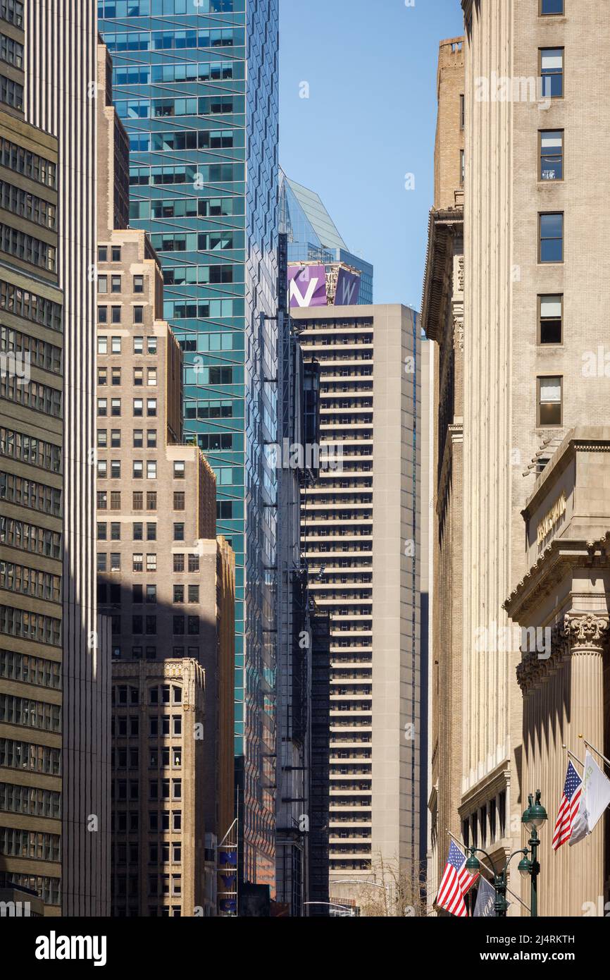 Guardando verso nord su Broadway dal centro di New York, NY, Stati Uniti. Foto Stock