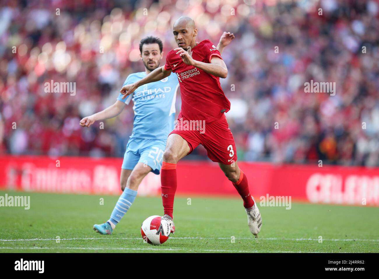 Londra, Regno Unito. 16th Apr 2022. Fabinho di Liverpool in azione. La Emirates fa Cup, semifinale, Manchester City contro Liverpool al Wembley Stadium di Londra sabato 16th aprile 2022. Questa immagine può essere utilizzata solo per scopi editoriali. Solo per uso editoriale, licenza richiesta per uso commerciale. No use in scommesse, giochi o un singolo club/campionato/giocatore publications.pic di Andrew Orchard/Andrew Orchard sport photography/Alamy Live News Credit: Andrew Orchard sport photography/Alamy Live News Foto Stock