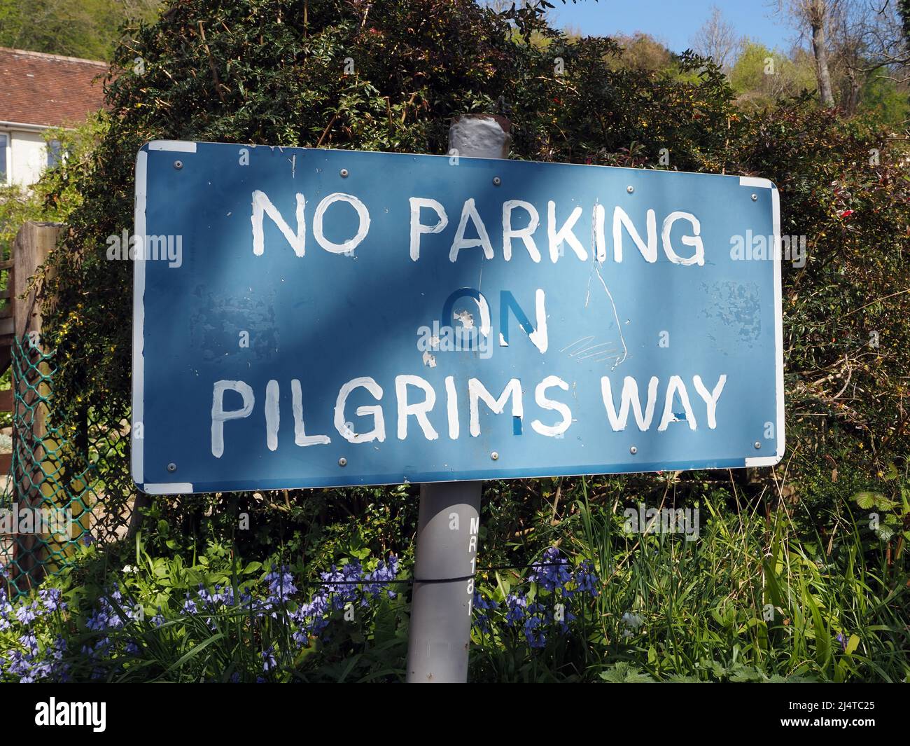 Nessun cartello di parcheggio sulla strada dei pellegrini, Kent Foto Stock