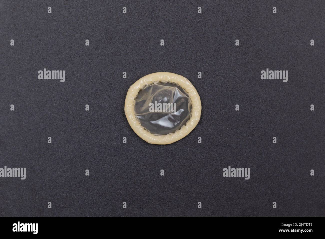 Dom lattice non imballato su sfondo nero Foto Stock