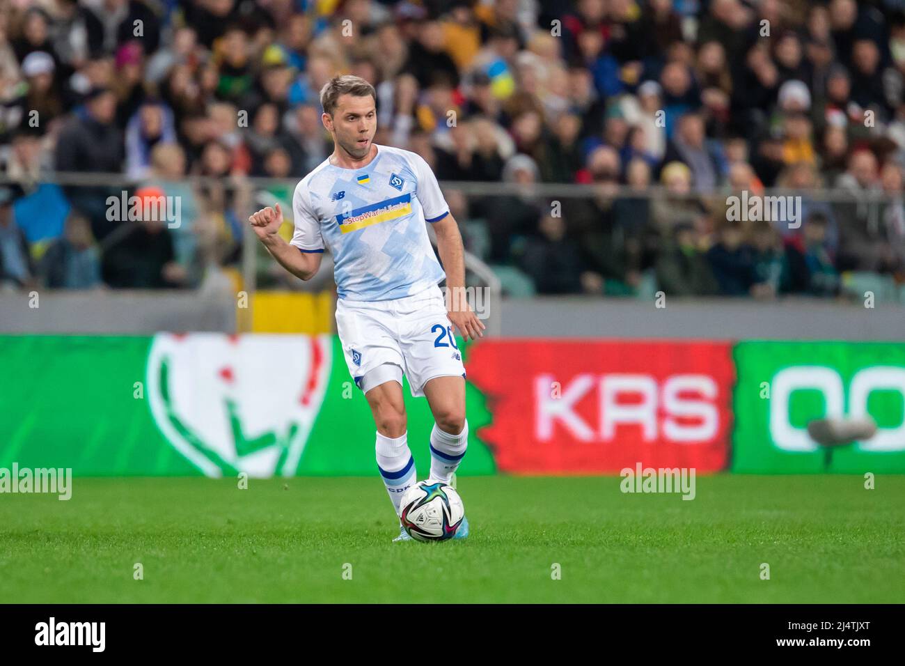 Oleksandr Karavaev di Dynamo in azione durante il Charity friendly Match for Peace tra Legia Warszawa e Dynamo Kiev al Marshal Jozef Pilsudski Legia Warsaw Municipal Stadium. Punteggio finale; Legia Warszawa 1:3 Dynamo Kiev. Foto Stock