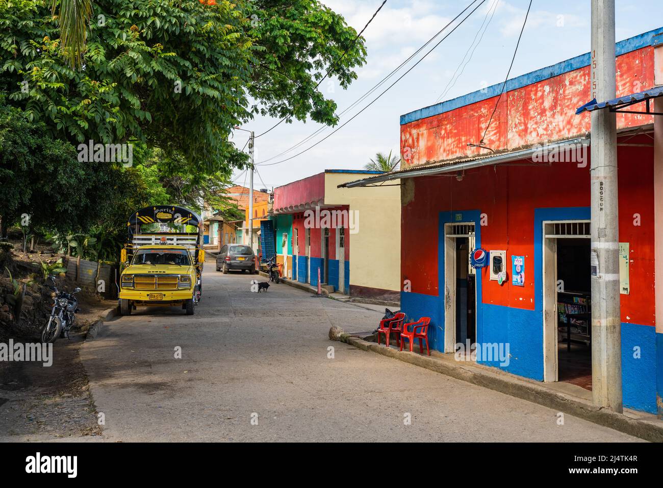 San Joaquin, la Mesa, Cundinamarca, Colombia. Aprile 14, 2022. Atmosfera tipica del villaggio colombiano Foto Stock