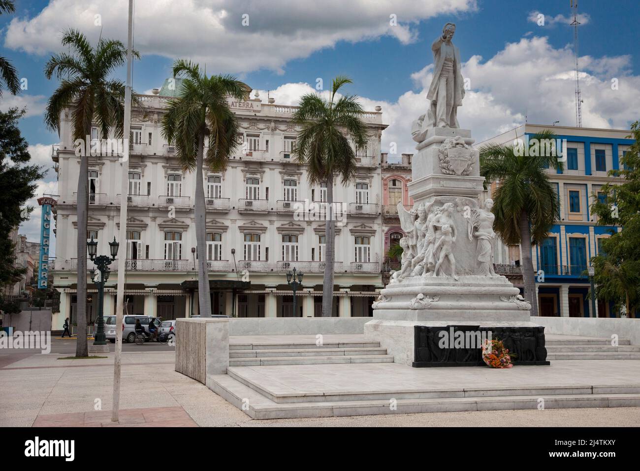 Cuba, l'Avana. Statua di José Marti, di fronte all'Hotel Inglaterra. Foto Stock
