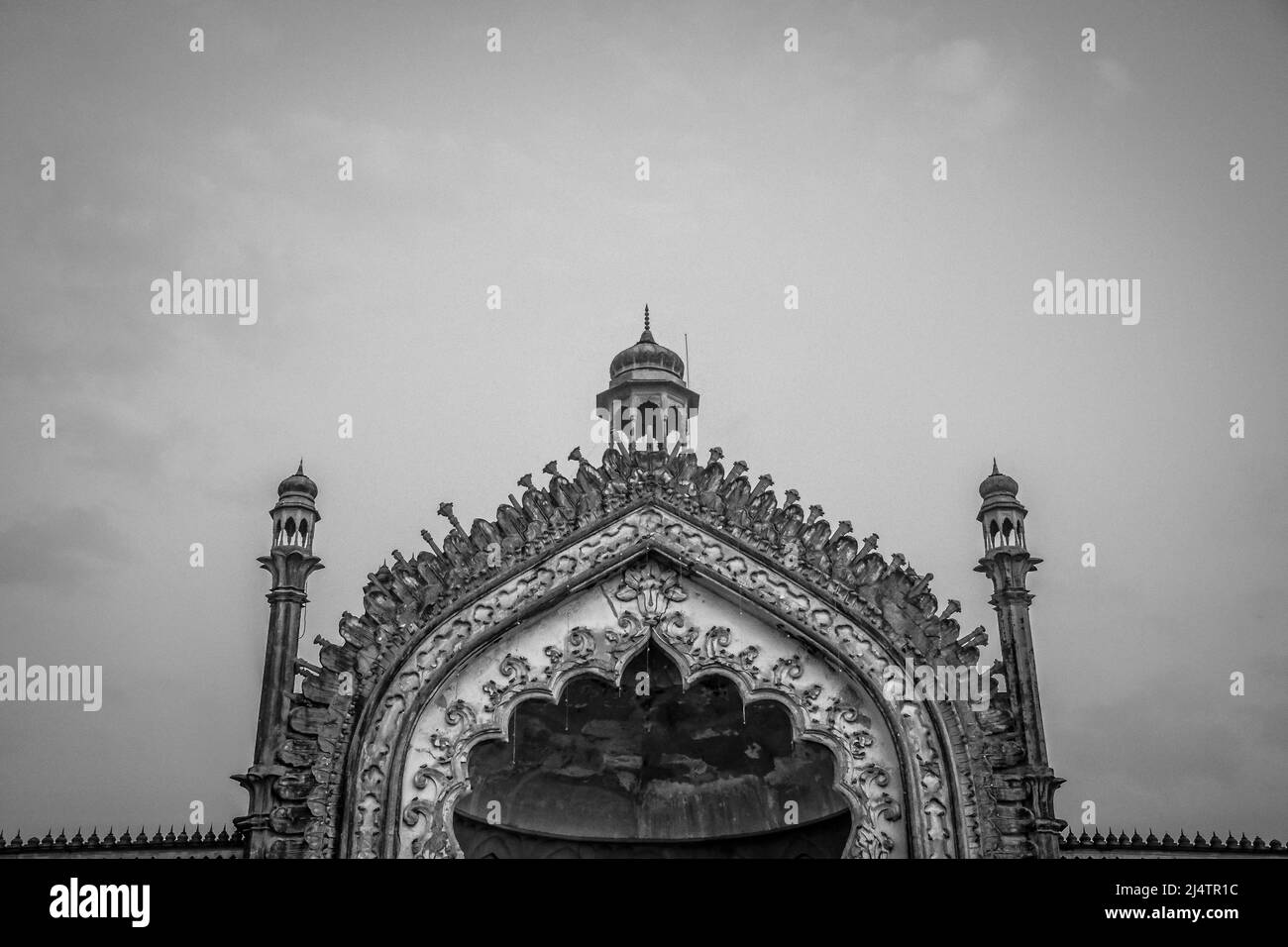 Rumi Darwaza anche conosciuto come porta turca in Lucknow è un antico fortilizio di architettura Awadhi in India Foto Stock