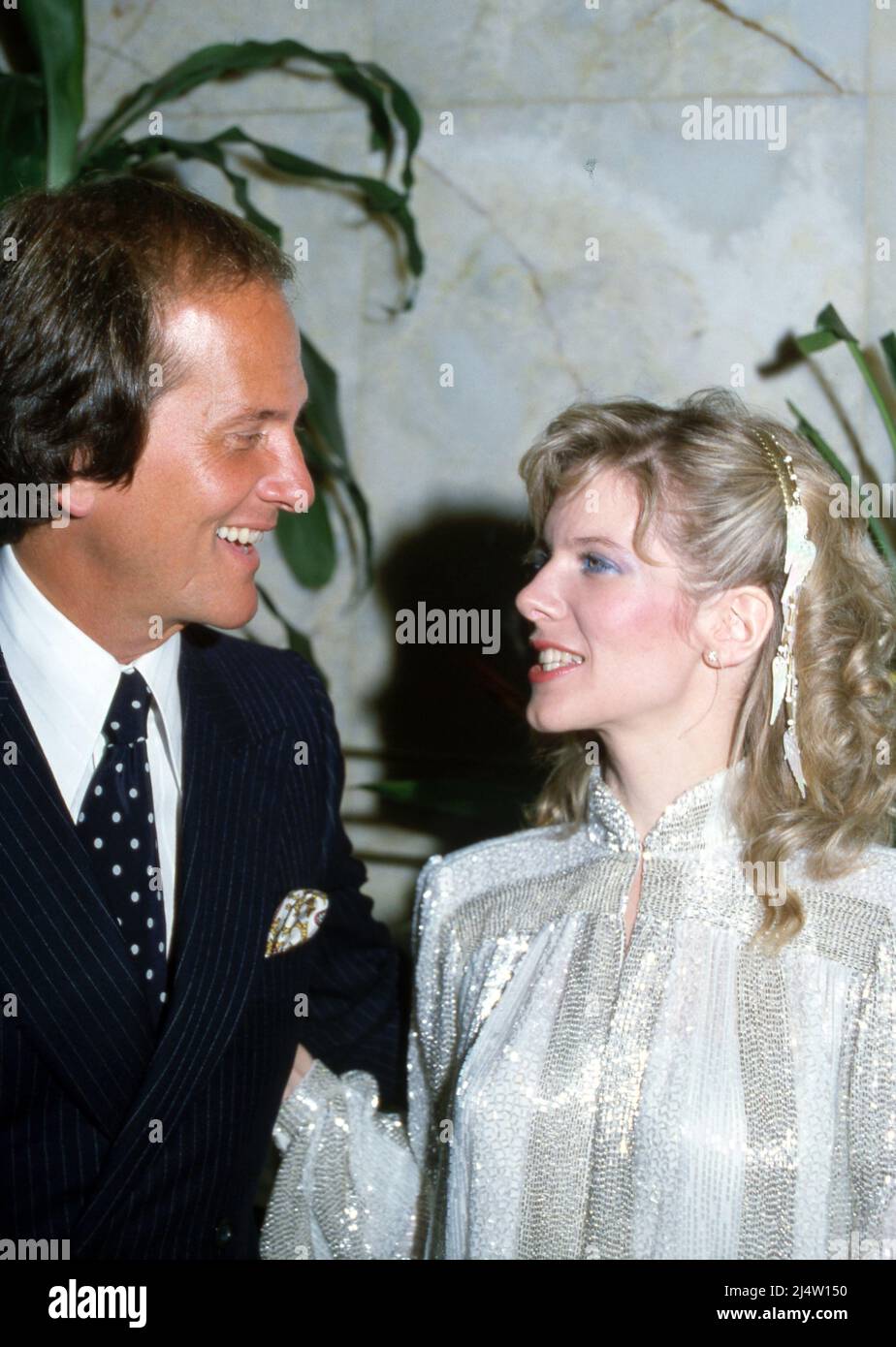 Debby Boone con Pat Boone alla festa di apertura notturna per sette spose per sette Fratelli nel 1982. Credit: Ralph Dominguez/MediaPunch Foto Stock