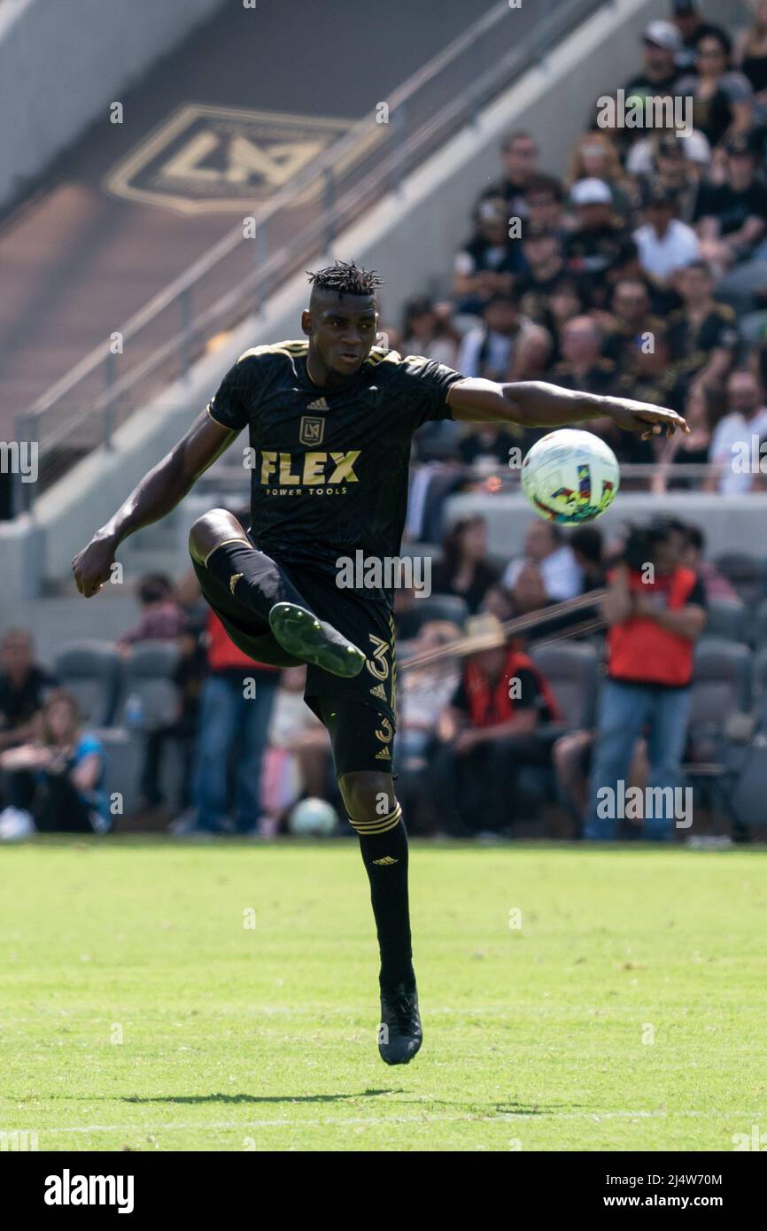 Il difensore del Los Angeles FC Jesús Murillo (3) durante una partita MLS contro lo Sporting Kansas City, domenica 17 aprile 2022, al Banc of California Stadi Foto Stock