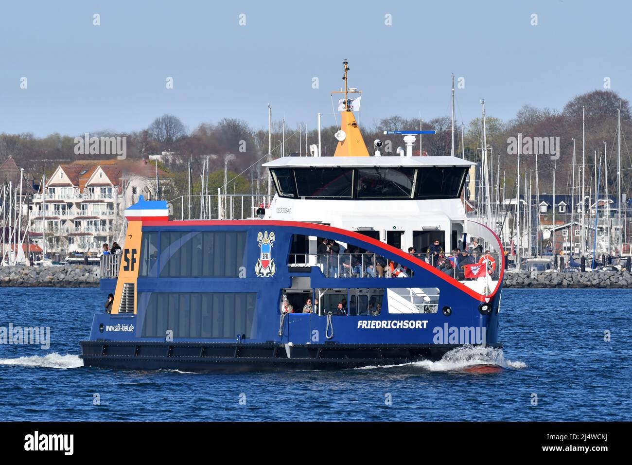 Un nuovo traghetto per Kiel: HYBRID-Ferry FRIEDRICHSORT operarint off Laboe Foto Stock